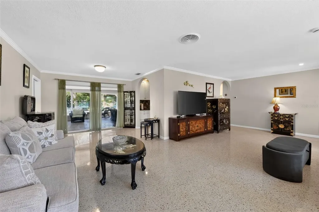 100 59th Avenue S St Petersburg FL 33705