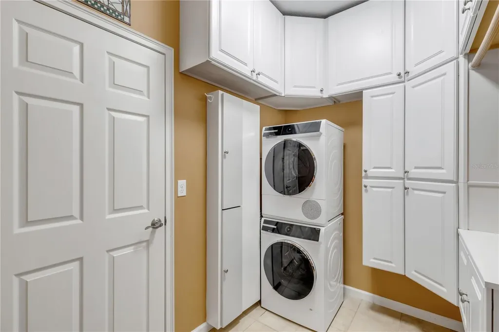521 S Peninsula Avenue New Smyrna Beach FL 32169