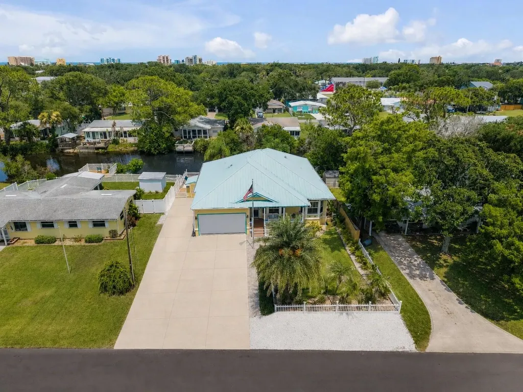 521 S Peninsula Avenue New Smyrna Beach FL 32169