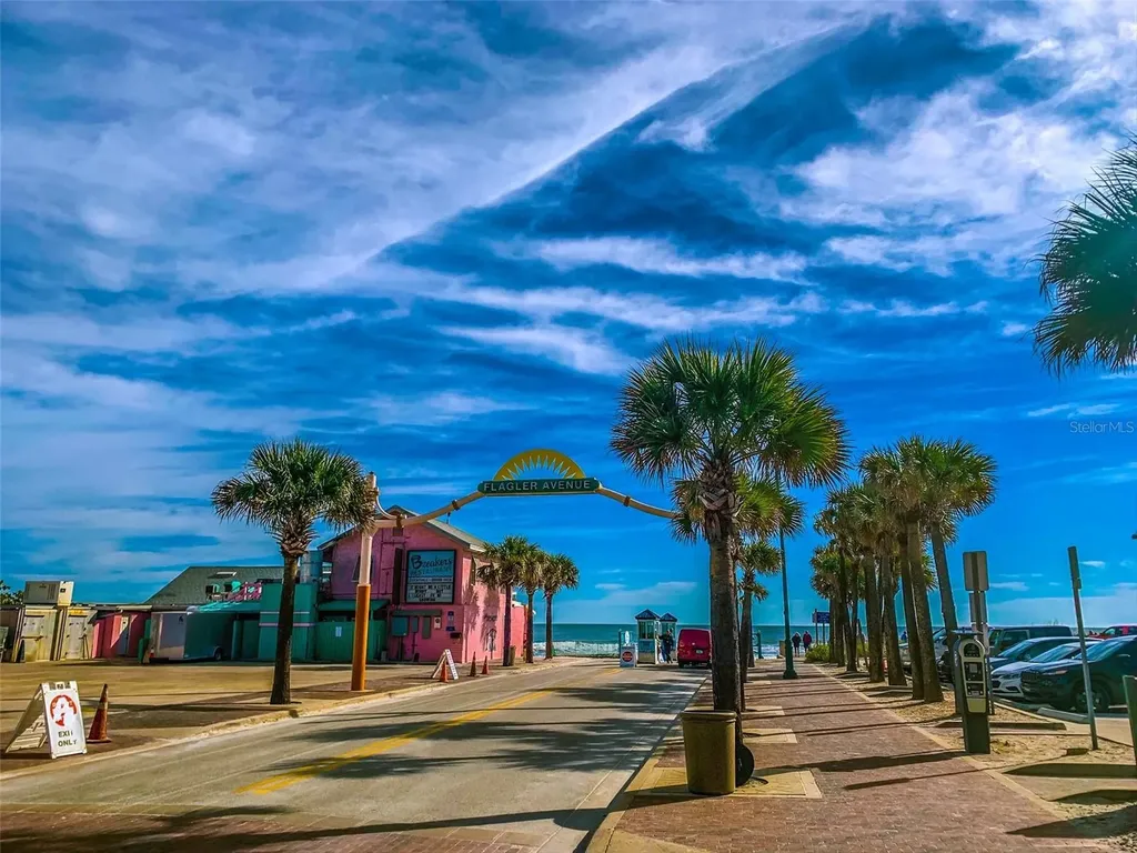 521 S Peninsula Avenue New Smyrna Beach FL 32169