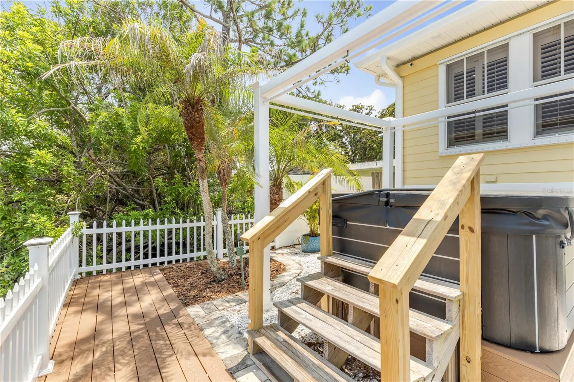 521 S Peninsula Avenue New Smyrna Beach FL 32169