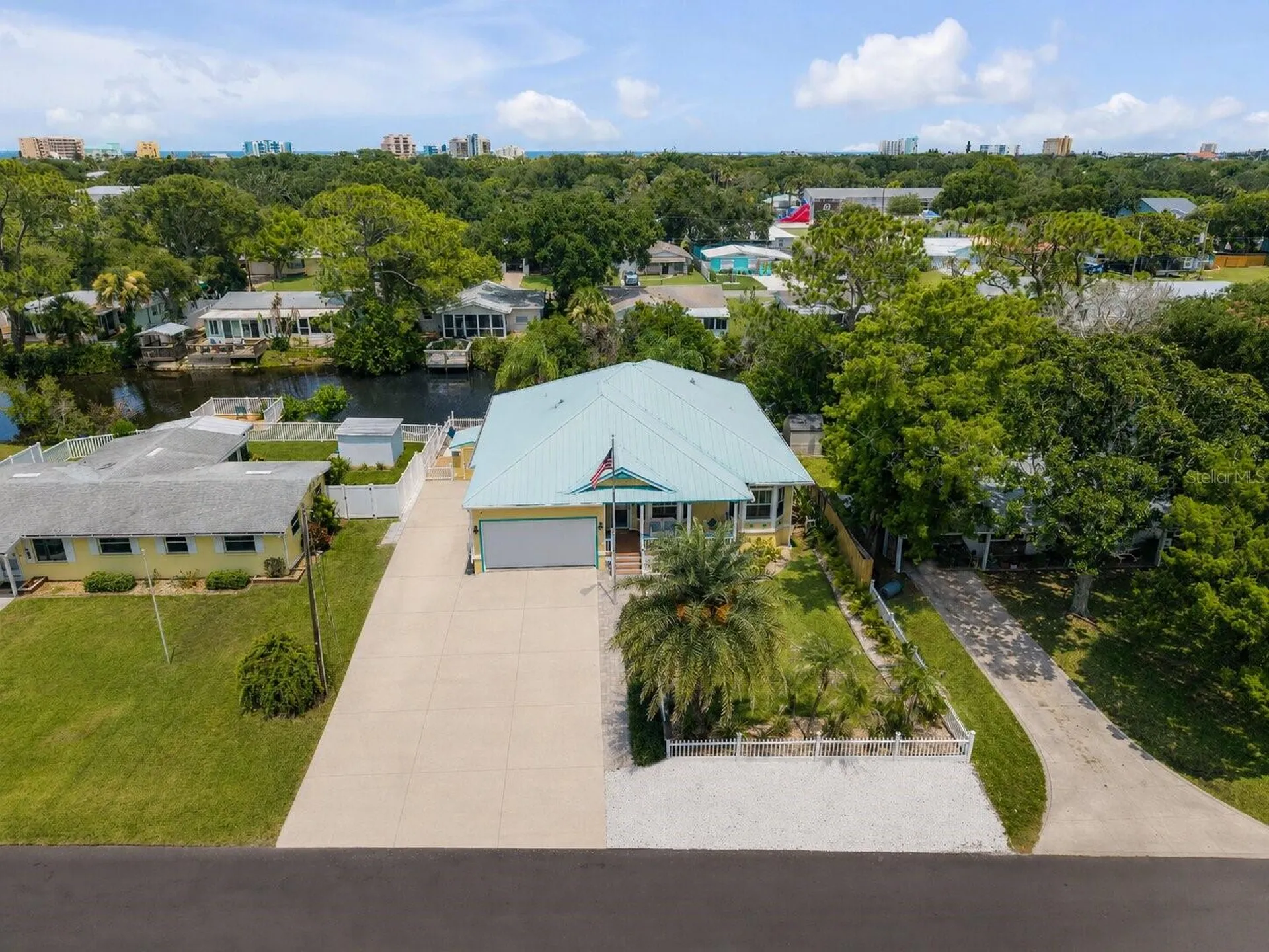 521 S Peninsula Avenue New Smyrna Beach FL 32169