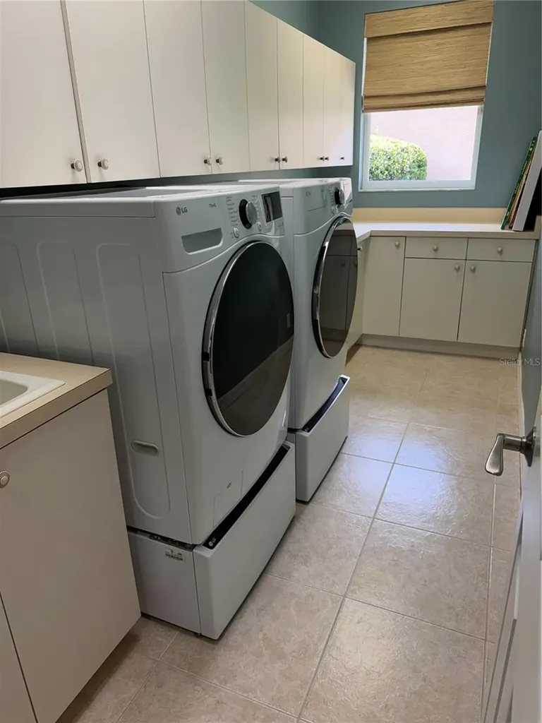 4823 Carrington Circle Sarasota FL 34243