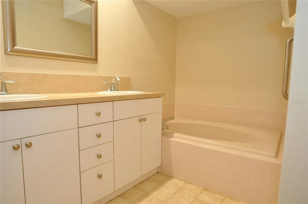 5565 Salem Square Drive N Palm Harbor FL 34685