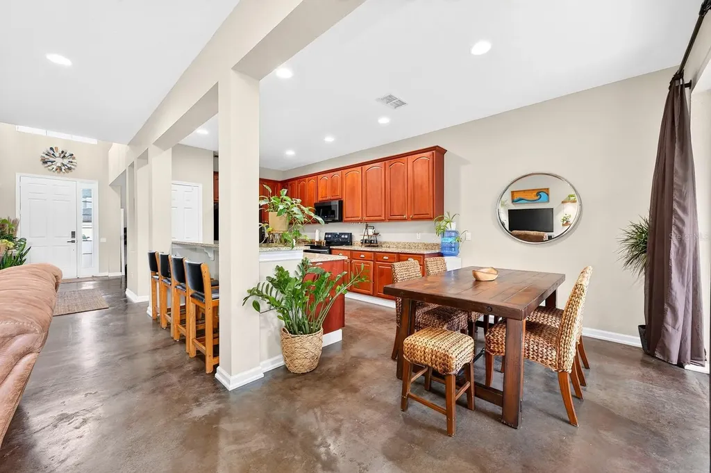 1135 Toluke Point Orlando FL 32828
