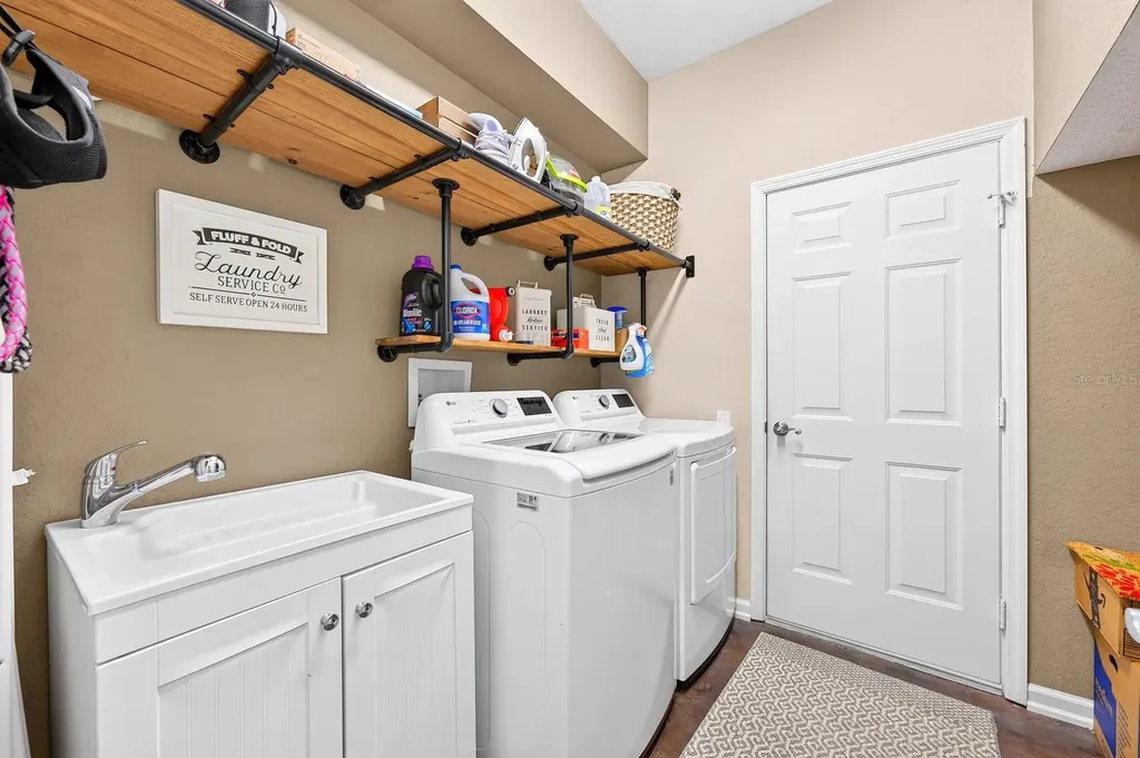 1135 Toluke Point Orlando FL 32828