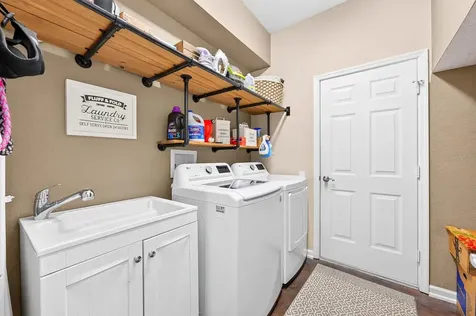 1135 Toluke Point Orlando FL 32828