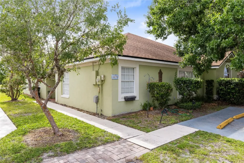 1076 Universal Rest Place Kissimmee FL 34744