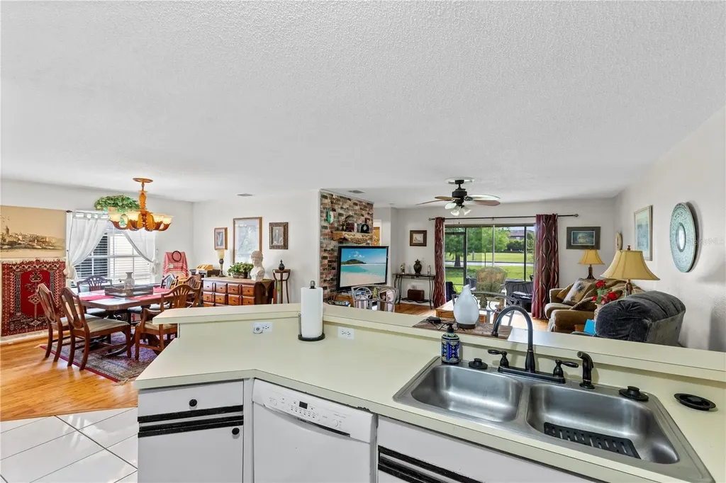 1076 Universal Rest Place Kissimmee FL 34744