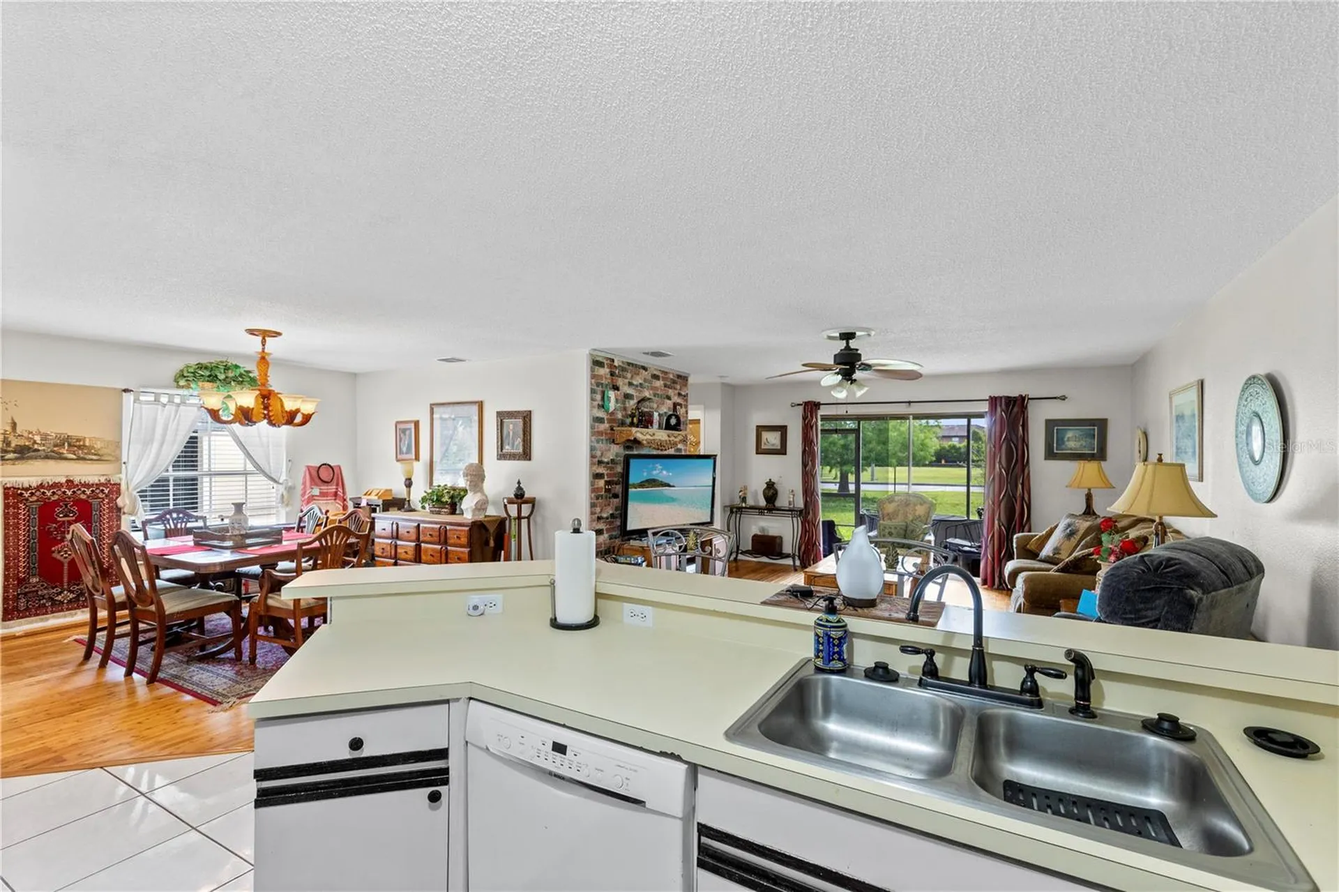 1076 Universal Rest Place Kissimmee FL 34744