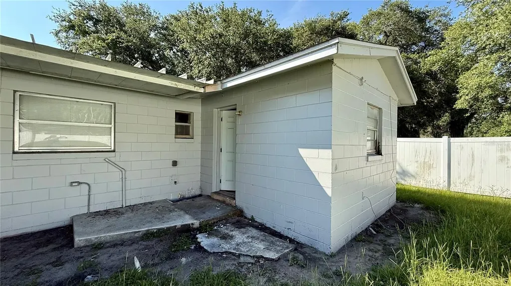205 Mill Street Wildwood FL 34785