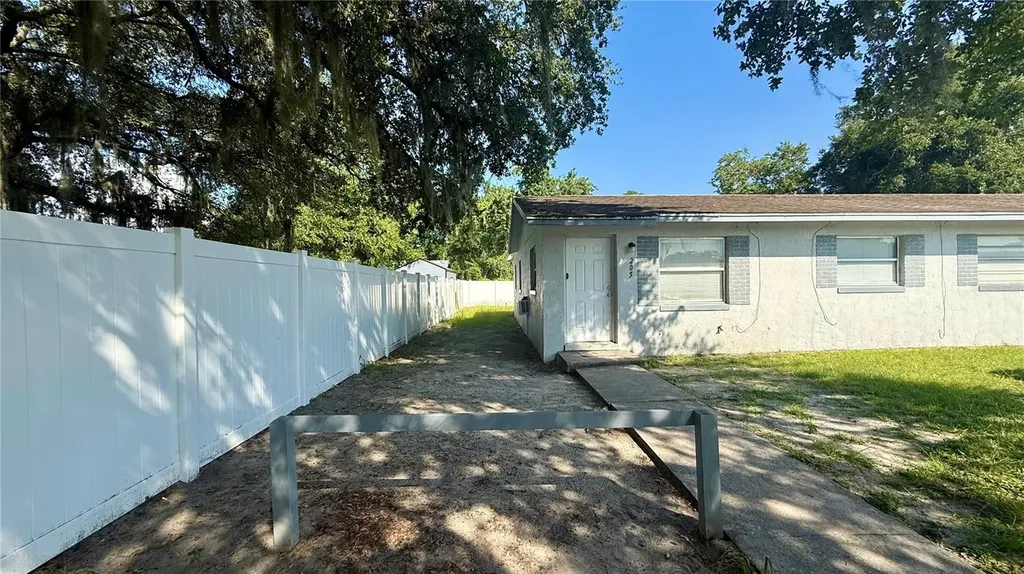 205 Mill Street Wildwood FL 34785
