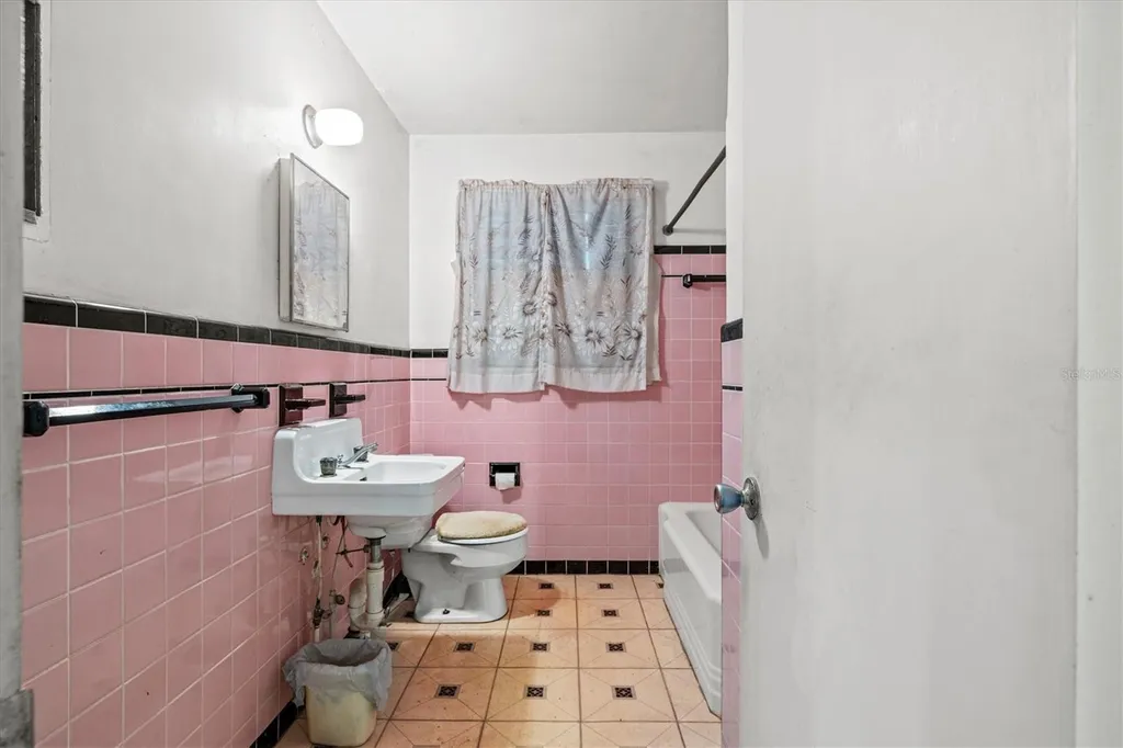 1208 28th Street W Bradenton FL 34205