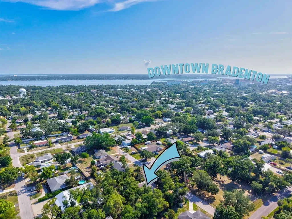 1208 28th Street W Bradenton FL 34205