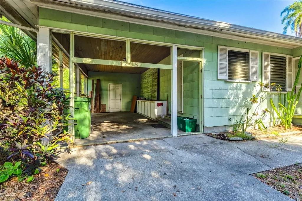 1208 28th Street W Bradenton FL 34205