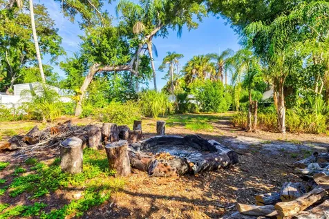 1208 28th Street W Bradenton FL 34205