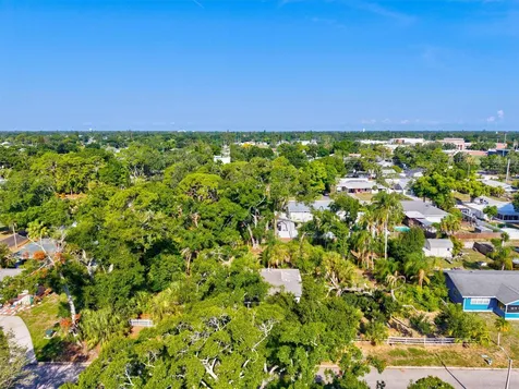 1208 28th Street W Bradenton FL 34205