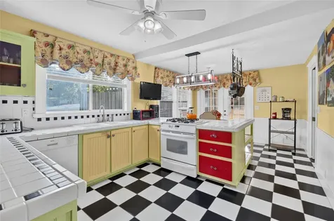 150 S Clayton Street Mount Dora FL 32757