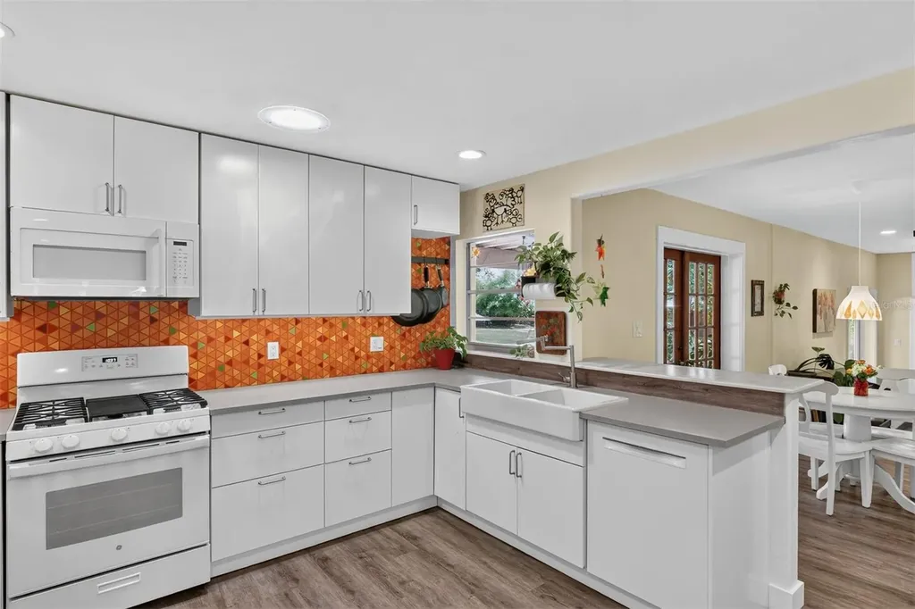 12226 W University Avenue Newberry FL 32669