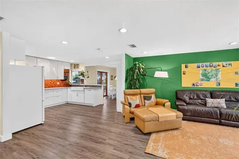 12226 W University Avenue Newberry FL 32669