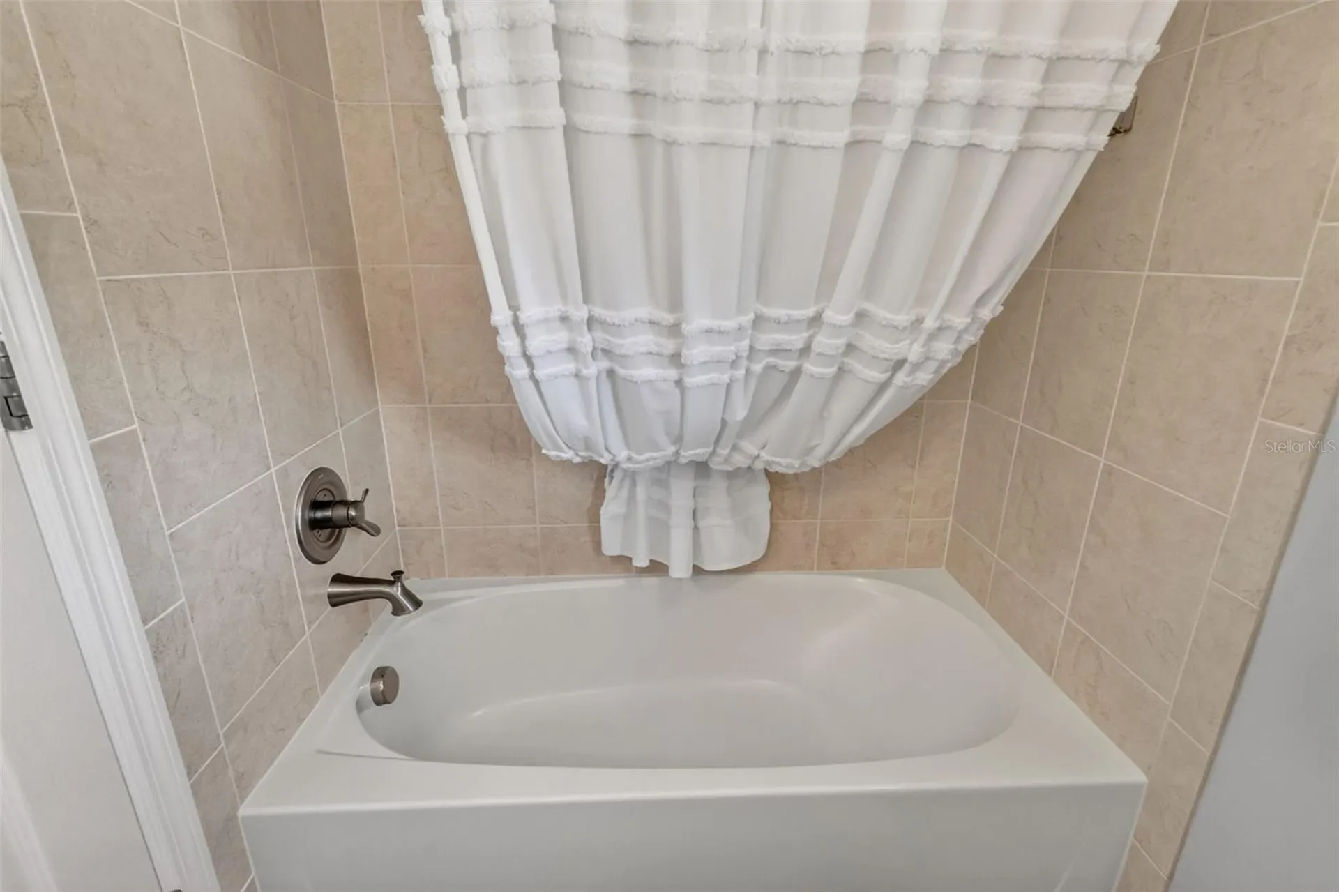 562 Avecilla Drive The Villages FL 32162