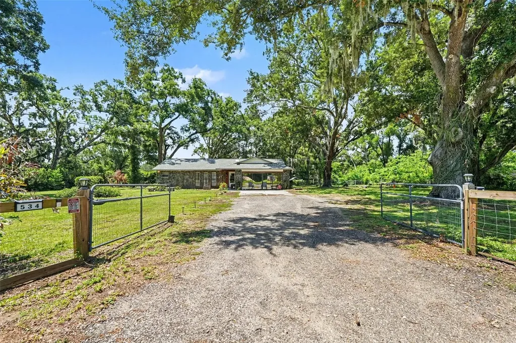 534 Leverett Road Seffner FL 33584
