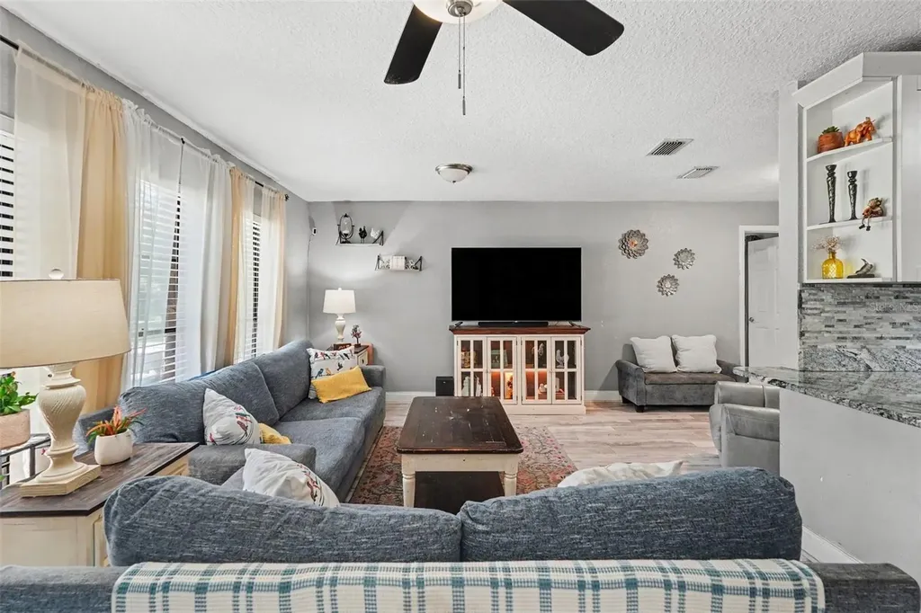 534 Leverett Road Seffner FL 33584