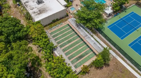 5660 80th Street N St Petersburg FL 33709