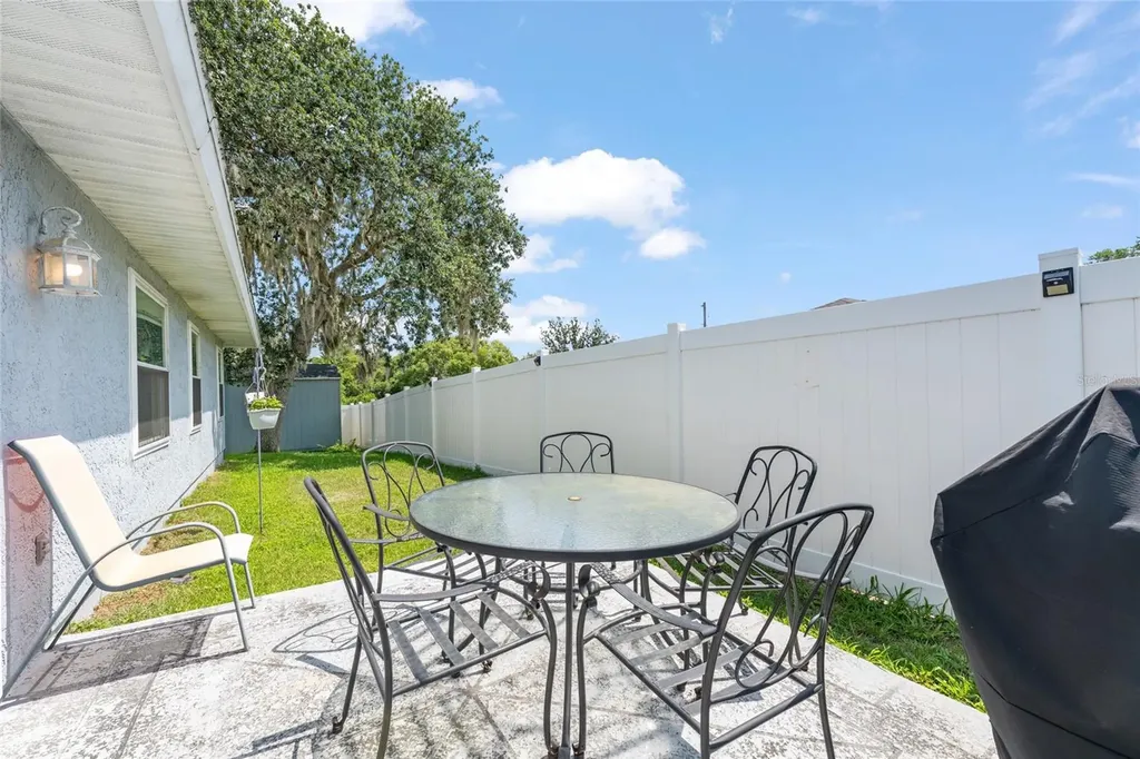 124 Oak Circle Ocala FL 34472