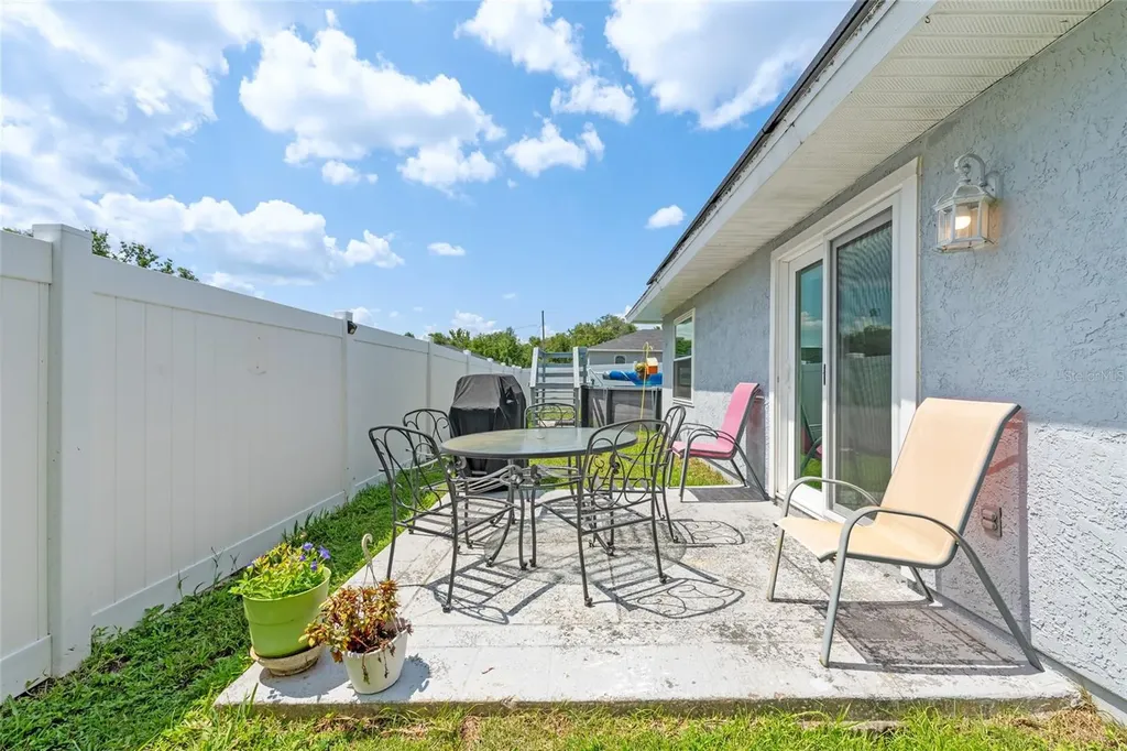 124 Oak Circle Ocala FL 34472