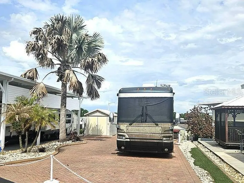 318 Broken Woods Boulevard Davenport FL 33837