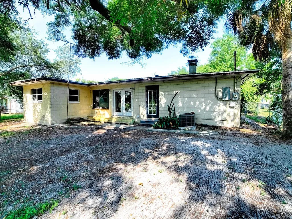 404 Louis Street Leesburg FL 34748