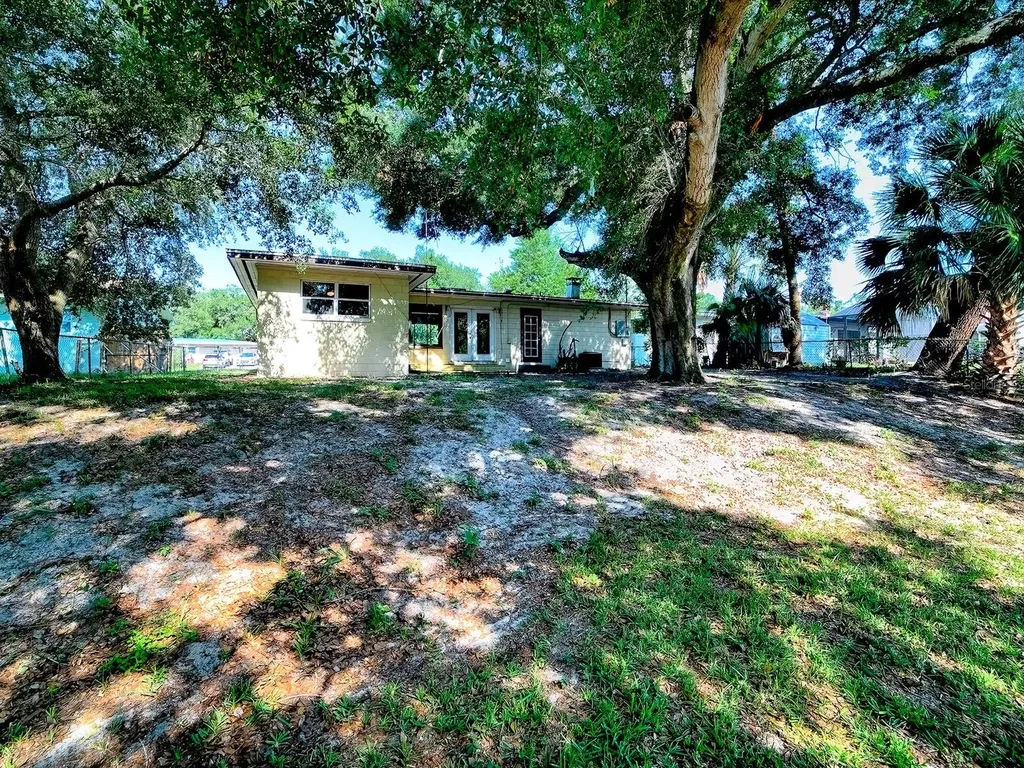 404 Louis Street Leesburg FL 34748