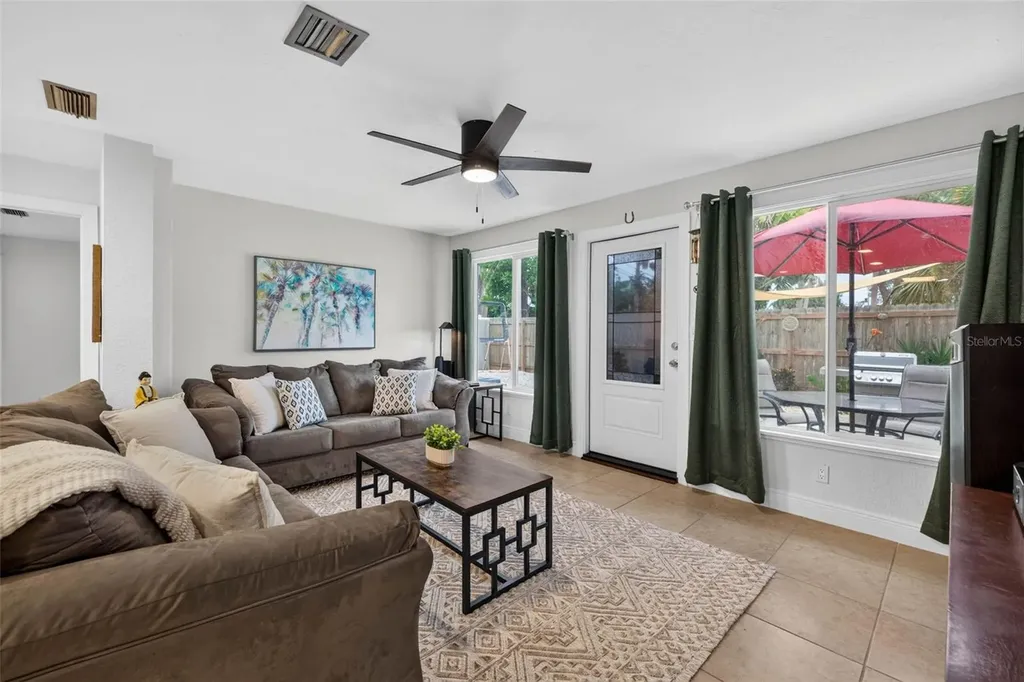 1667 N Dakota Avenue NE St Petersburg FL 33703