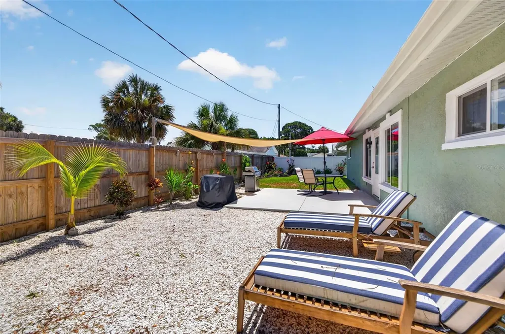 1667 N Dakota Avenue NE St Petersburg FL 33703