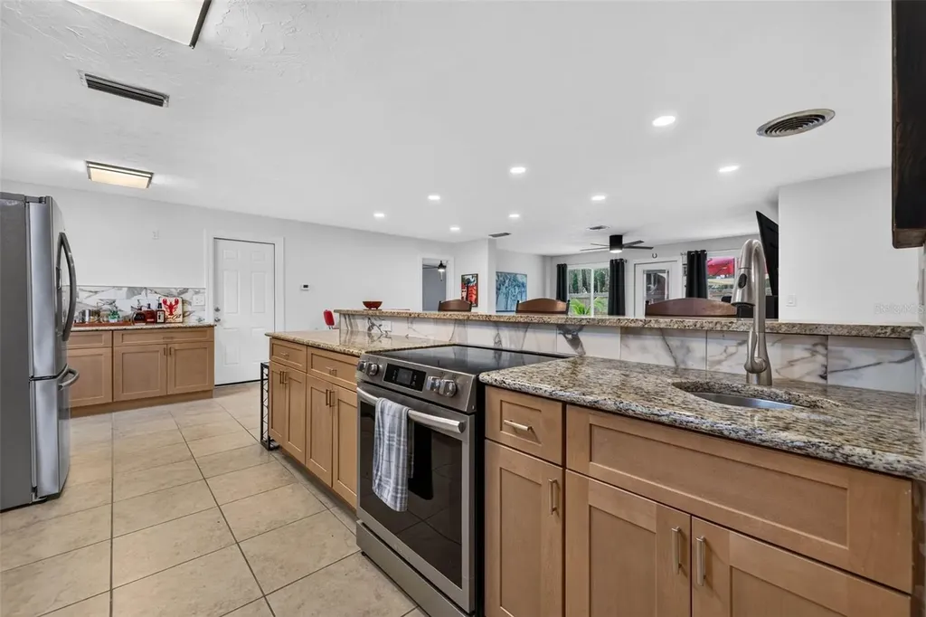 1667 N Dakota Avenue NE St Petersburg FL 33703