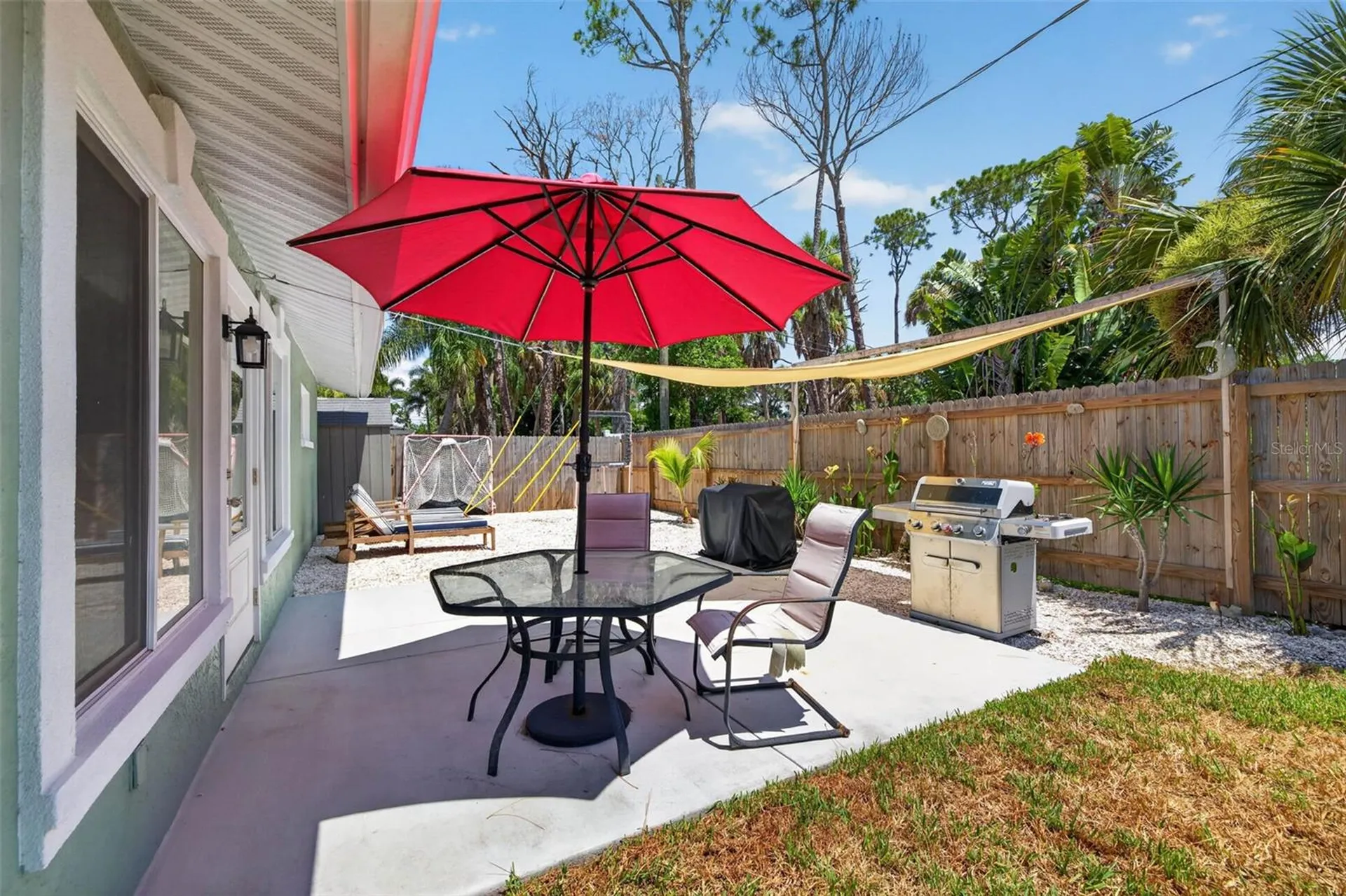 1667 N Dakota Avenue NE St Petersburg FL 33703