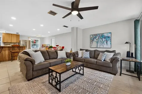 1667 N Dakota Avenue NE St Petersburg FL 33703