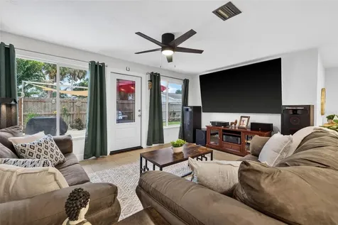 1667 N Dakota Avenue NE St Petersburg FL 33703