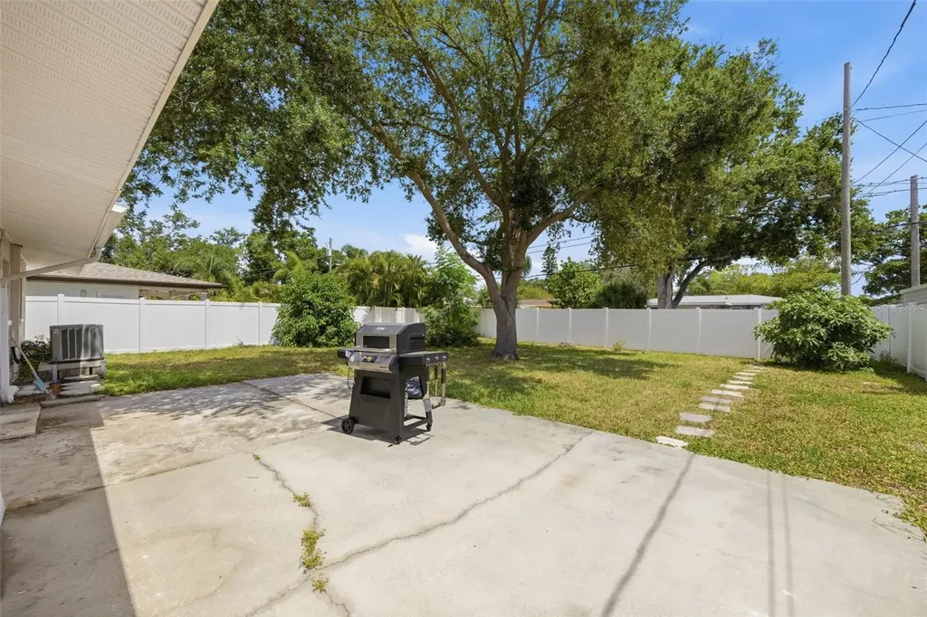 410 42nd Avenue NE St Petersburg FL 33703