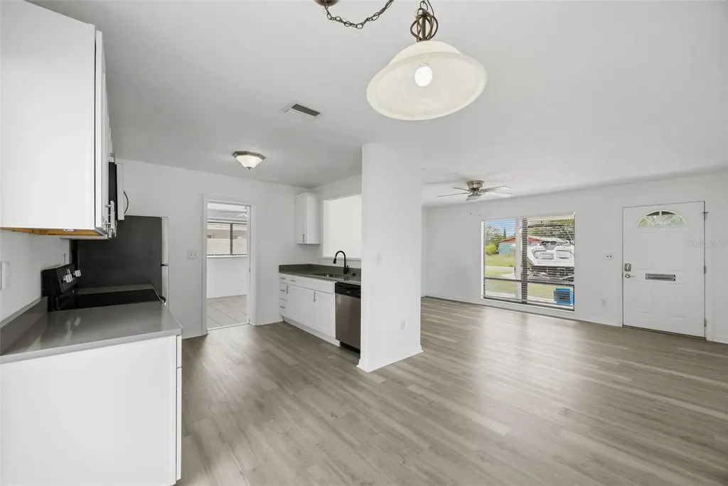 410 42nd Avenue NE St Petersburg FL 33703