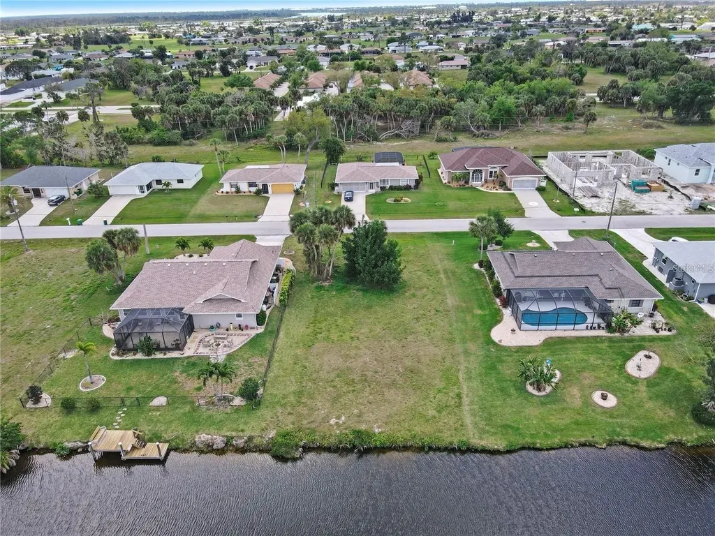 82 Mark Twain Lane Rotonda West FL 33947