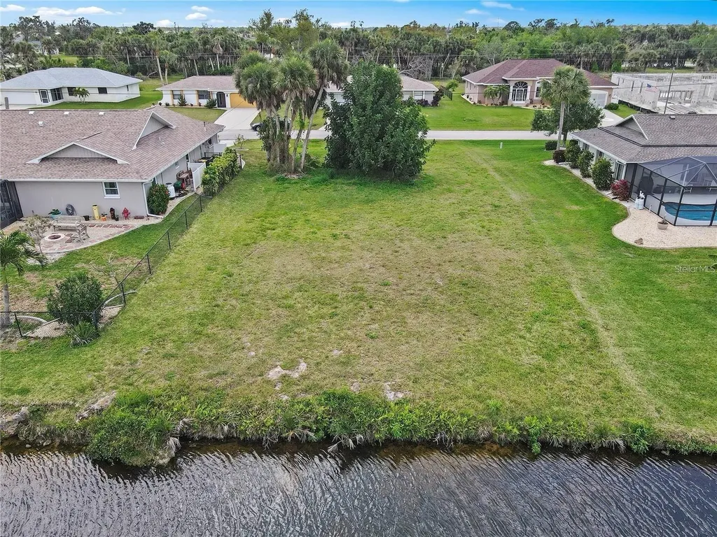 82 Mark Twain Lane Rotonda West FL 33947