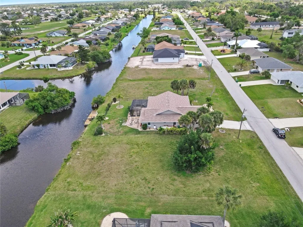 82 Mark Twain Lane Rotonda West FL 33947