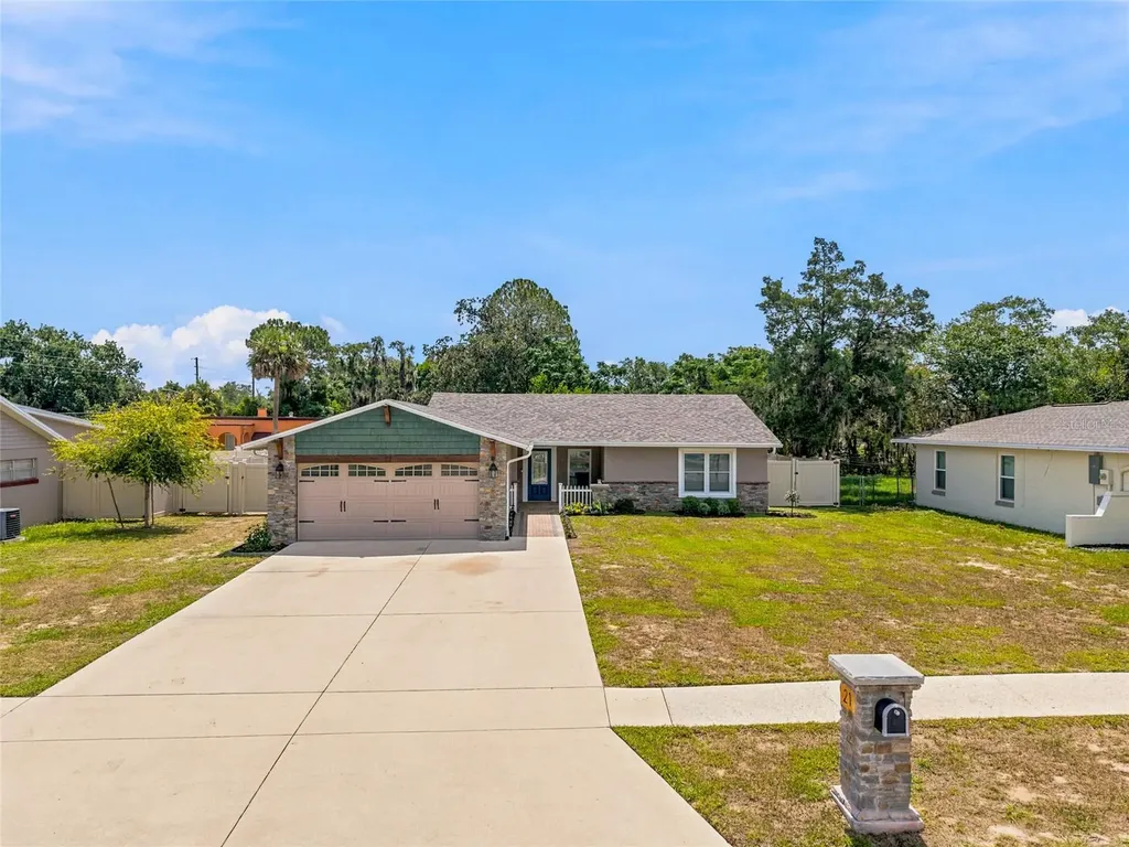 21 Oak Court Eustis FL 32726