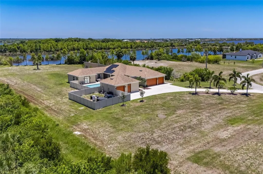 3016 Smilodon Trail Ruskin FL 33570