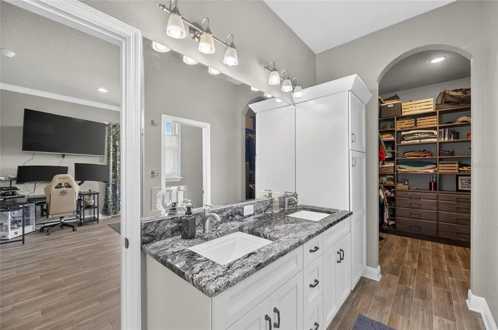 3016 Smilodon Trail Ruskin FL 33570