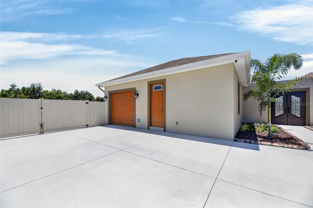 3016 Smilodon Trail Ruskin FL 33570