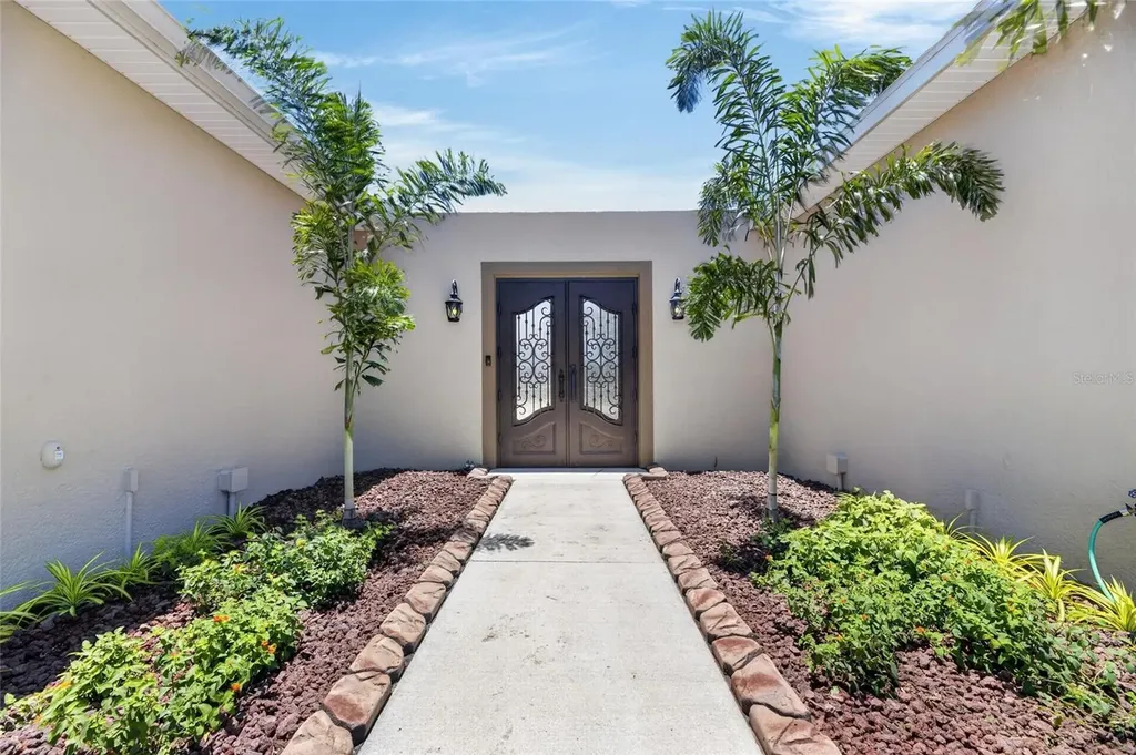 3016 Smilodon Trail Ruskin FL 33570