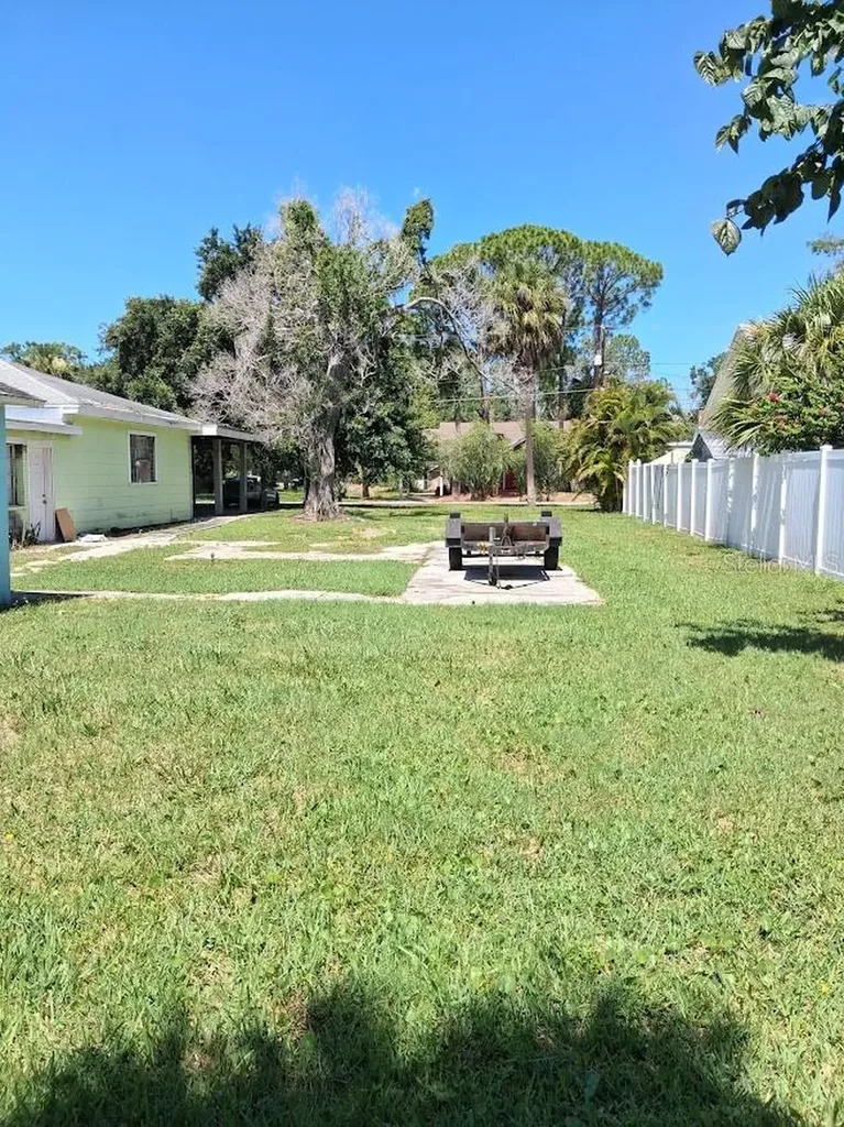 Banana Street Tarpon Springs FL 34689